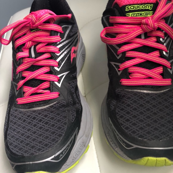 Womens 6.5 Saucony runners (waterproof) - Picture 3 of 6